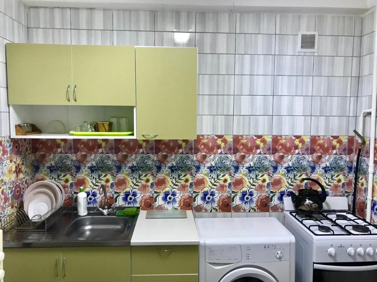 Метро Кпи, Улица Борщаговская Kiev Exterior foto